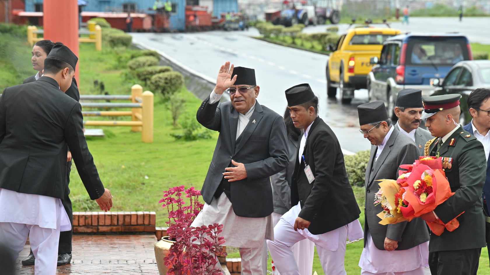 प्रधानमन्त्रीको चीन भ्रमणअघि चुच्चे नक्सा र राजदूतको अभिव्यक्ति  विवादमा, तत्कालीन र अहिलेका परराष्ट्रमन्त्रीको कुरा बाझियो